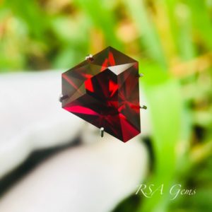Malawi Garnet, colored gemstone