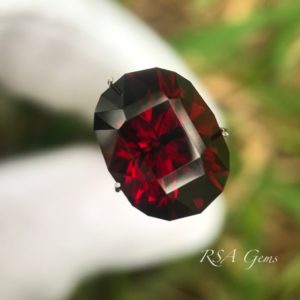 Garnet, colored gemstone